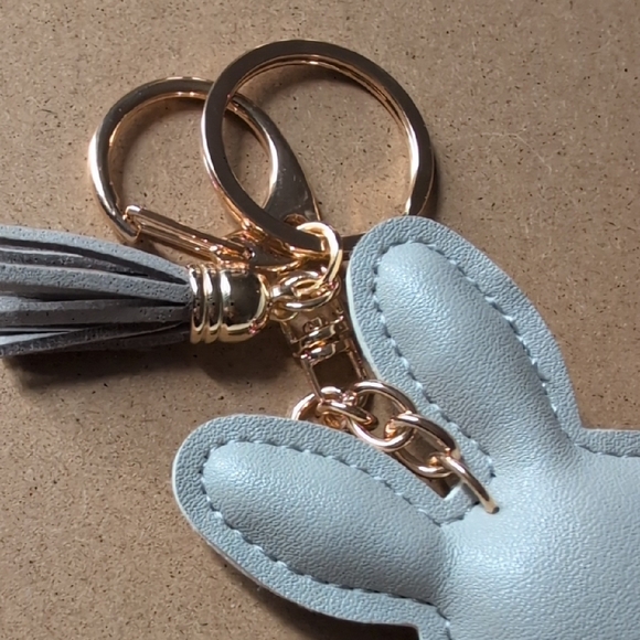 Charming Gray Bunny Keychain with Tan Bow - Picture 4 of 7